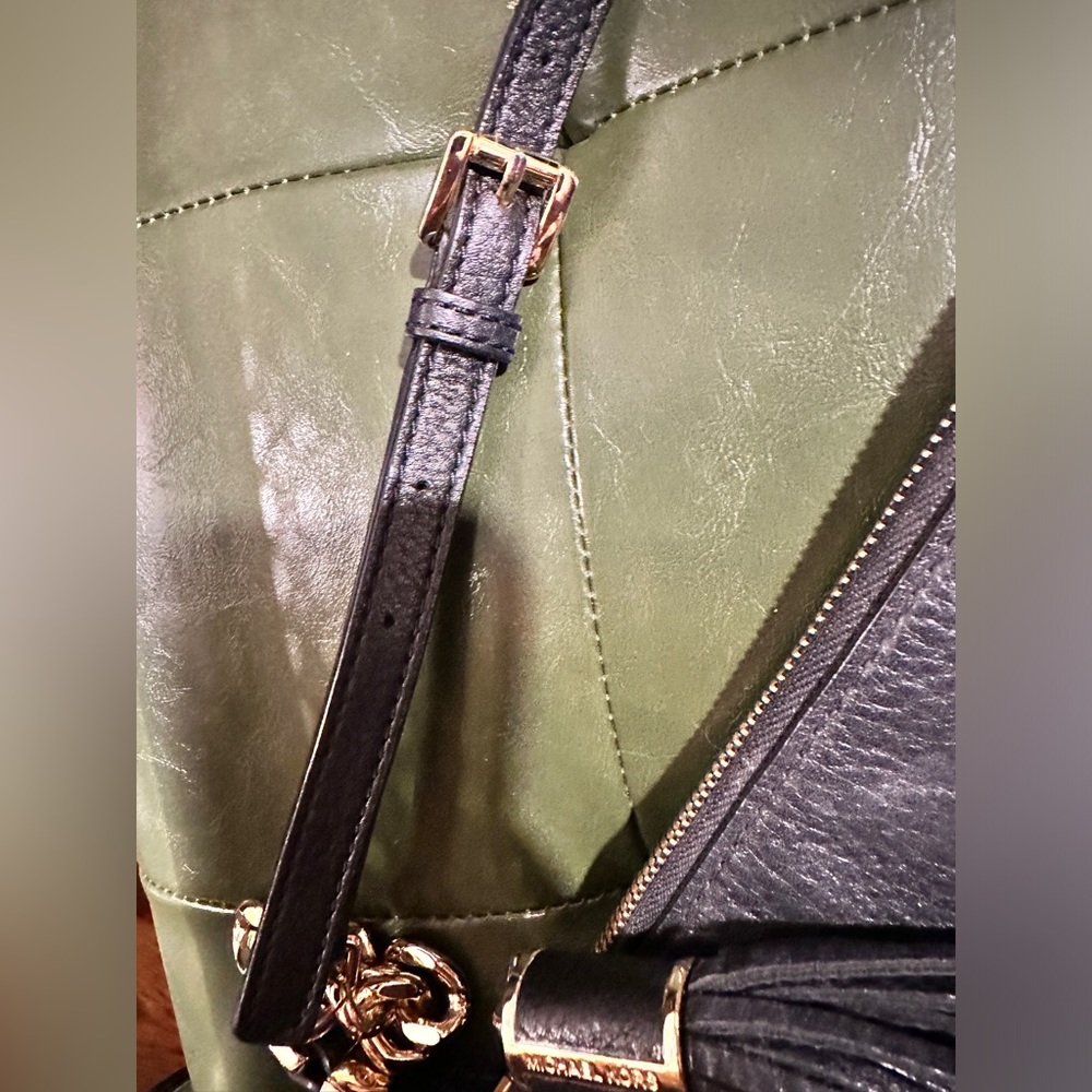 Michael Kors - Black Leather Shoulder / Crossbody Bag with Tassel - Picture 2 of 9